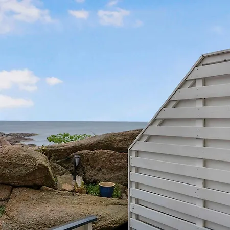 On Bornholm's Cliffs شقة إلينغه